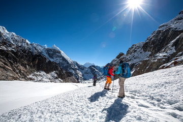 Fototapeta na wymiar Trekkers crossing Cho La pass in Everest region, Nepal