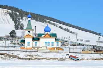 Никольская церковь в селе Большое Голоустное на Байкале