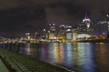 Fototapeta na wymiar Pittsburgh Skyline And River From Waterfront At Night