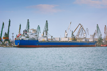 Naklejka premium Dry Cargo Ship
