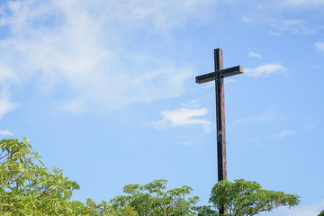 Obraz premium Wood cross on blue sky. Christian background.