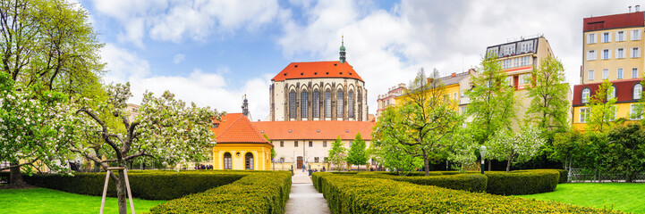 Fototapeta na wymiar Franciscan Gardens in Prague at a sunny spring day