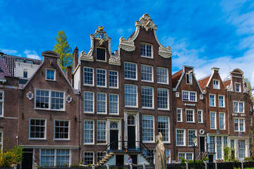Fototapeta na wymiar Historische Fassaden Beginenhof Amsterdam