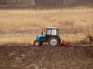 Obraz premium tractor in a field