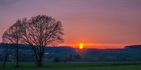 Sonnenuntergang im ländlichen Gebiet in Hessen, Deutschland