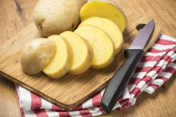 Detalle de patatas crudas