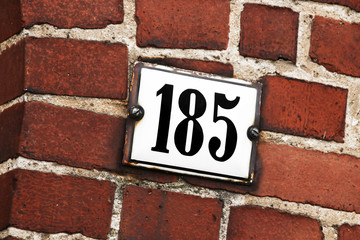 Hausnummer 185