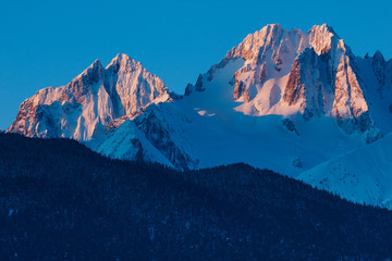 Fototapeta premium Sunrise on Cathedral Peak, Haines Alaska