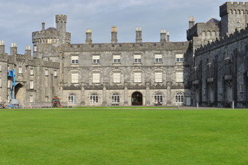 Fototapeta na wymiar Kilkenny Castle in Ireland