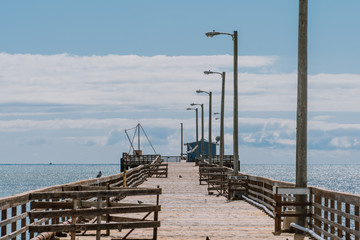 Naklejka premium Wood pier bridge in sunny California 