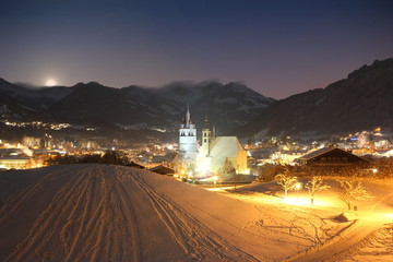 Wunderschöne Winternacht in Kitzbühel (Tirol)