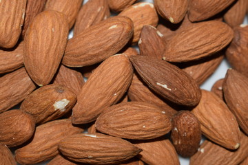  Vitamin dose in almonds