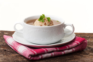 Speckknoedel, ein Tiroler Knödel in der Suppe
