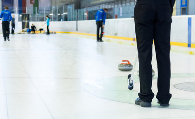 Obraz premium Playing a game of curling.