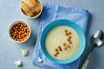 Cauliflower potato soup with roasted chickpeas