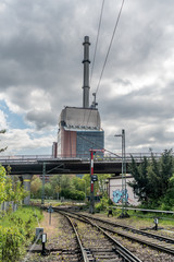 Bahnstrecke im Industriegebiet