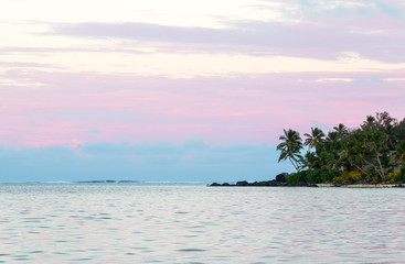 Fototapeta na wymiar Pink sunrise on a tropical island