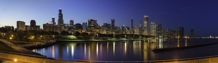 Fototapeta na wymiar Chicago Skyline Panorama Night