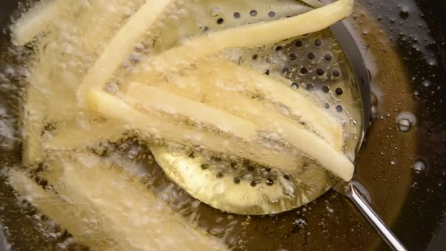 Friet French fries Patatine fritte Frieten Papas fritas Patat Patatas a la francesa フライドポテト Frytki Картофель фри Chipsy Ranskalaiset perunat 馬鈴薯條 Chips फ्रेंच फ्राइज़ Slaptjips טוגנים Hranolky 