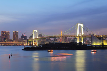 Obraz premium Beautiful scenery during twilight time at Tokyo city in Japan. This landmark is a very popular for photographers and tourists. Travel and transportation Concept