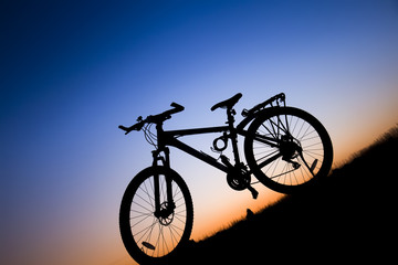 Obraz premium The silhouette of mountain bike