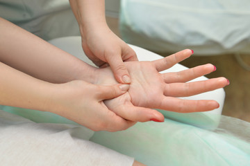 Obraz na płótnie Canvas physical therapist massaging hands