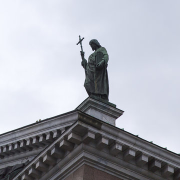 the sculpture of isaakievsky sobor in st peterburg