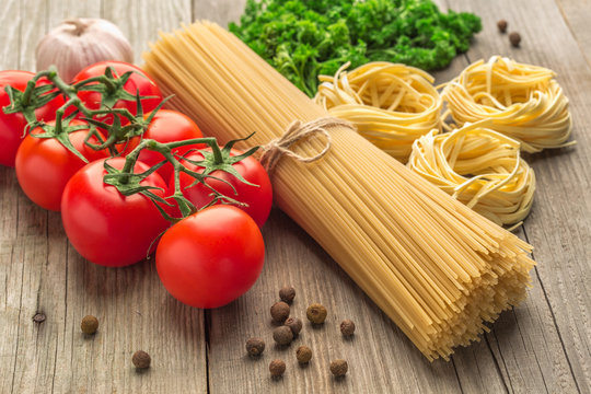 spaghetti and tagliatelle with ingredients