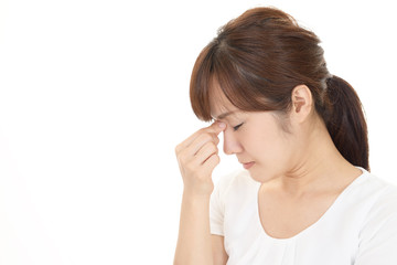 眼精疲労を訴える女性