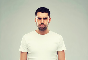 Obraz premium man with funny angry face over gray background