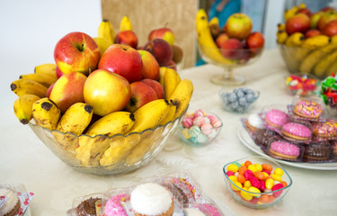 Obraz na płótnie Canvas frutis on the table at wedding