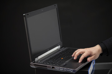 An employee is typing on the keyboard of the computer. 