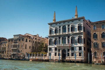 Fototapeta na wymiar Main street with canal, bridge, boats and tourists in Venice