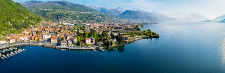Naklejka na ściany i meble Dongo - Lago di Como (IT) - Vista aerea panoramica