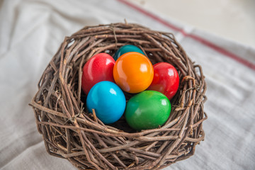 Osternest mit Ostereiern