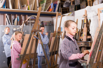 Schoolgirls and  women draw