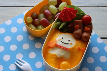 てるてるぼうずのオムライス弁当