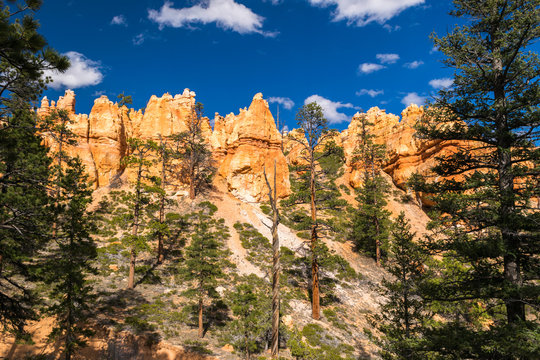 Hiking in Bryce Canyon, Rim trail-Sunset to Sunrise, Queens Garden and Peek-A-Boo Loop Trails, Bryce Canyon National Park, North America, USA
