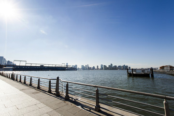 Fototapeta premium Hudson River & New-Jersey from Manhattan Shore
