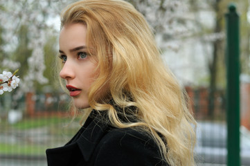 Obraz premium Close-up portrait of a girl with blond hair