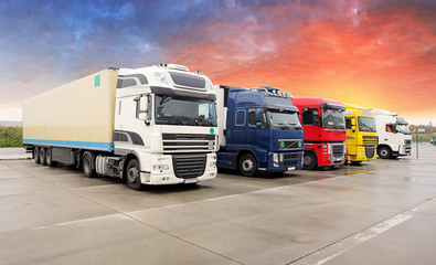 Fototapeta premium Ciężarówka, transport, transport ładunków, wysyłka
