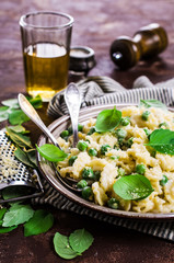 Pasta galletti with peas