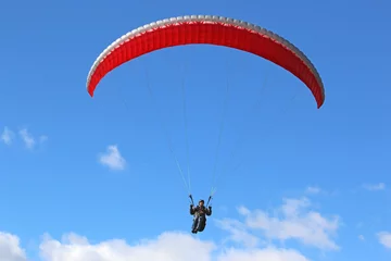 Rolgordijnen Paraglider flying © Jenny Thompson