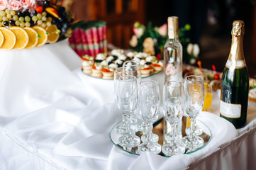 Cocktail champagne, table with champagne and glass glasses.