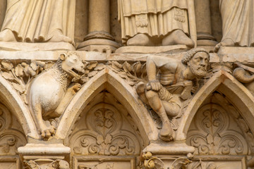 Sculptures on the wall of the Notre Dame de Paris