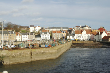 Fototapeta premium harbour boats and town of Pittenweem