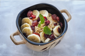 Oatmeal with dried fruits and banana
