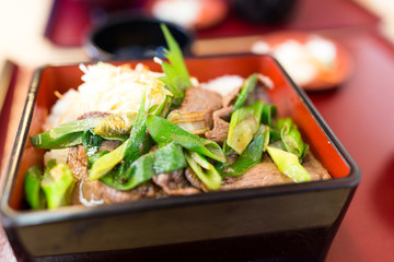Grilled beef rice bowl