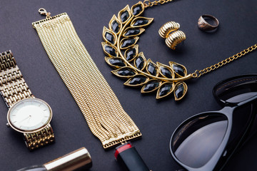 Set of stylish accessories