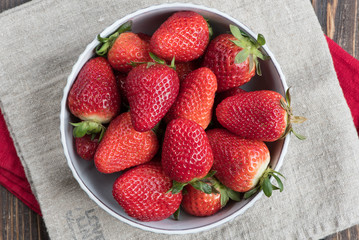 Frische Erdbeeren aus dem Garten